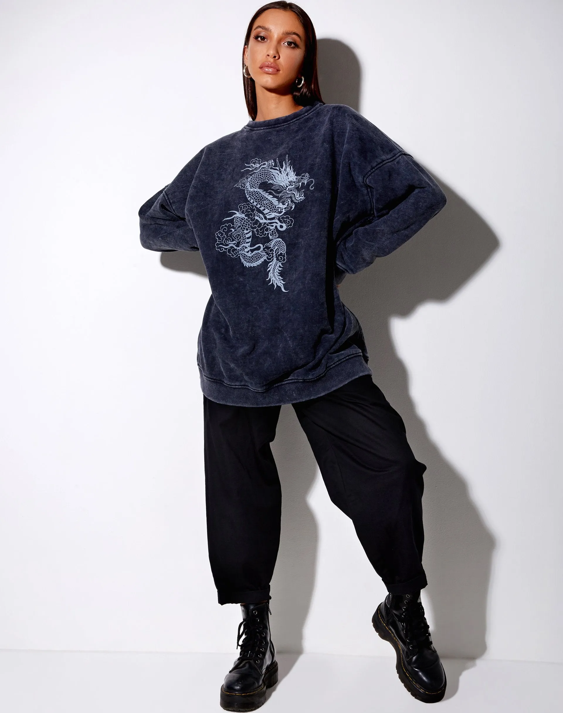 Glo Sweatshirt in Black Wash Dragon