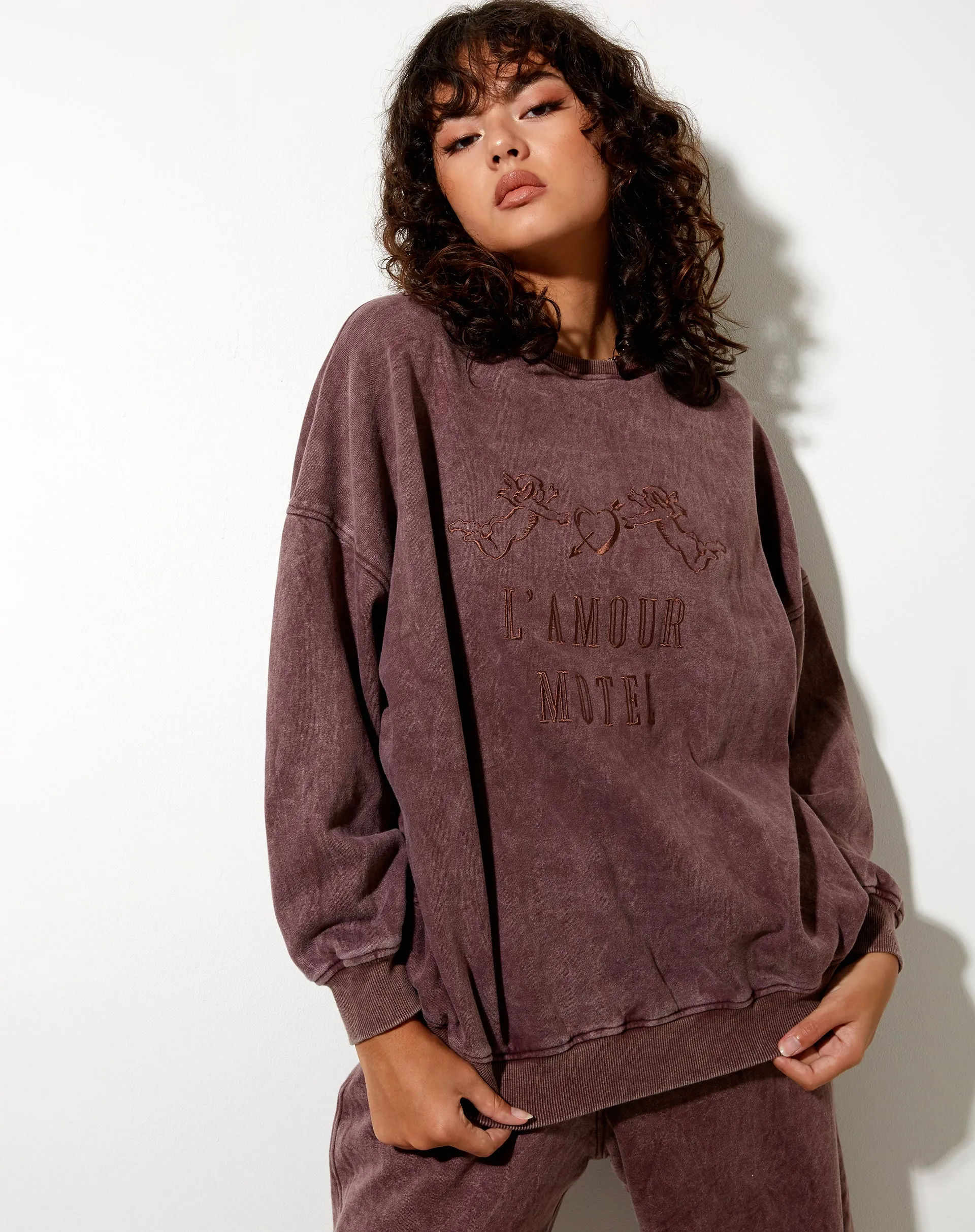 Glo Sweatshirt in Brown Wash L'Amour Motel Embro