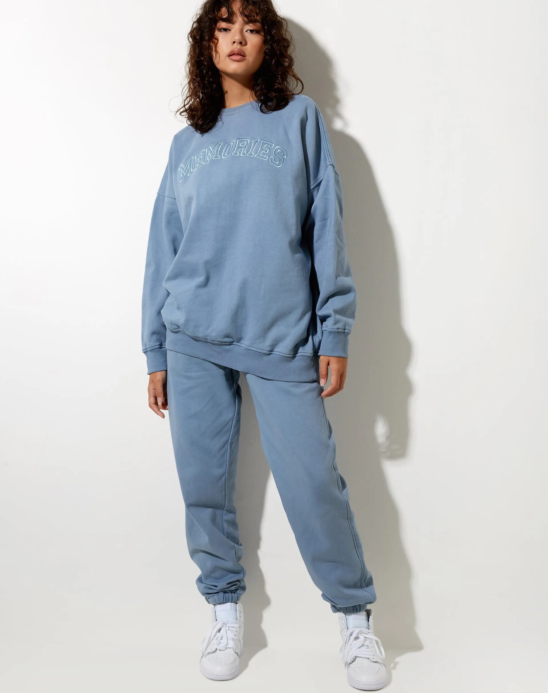 Glo Sweatshirt in Powder Blue Memories Embro