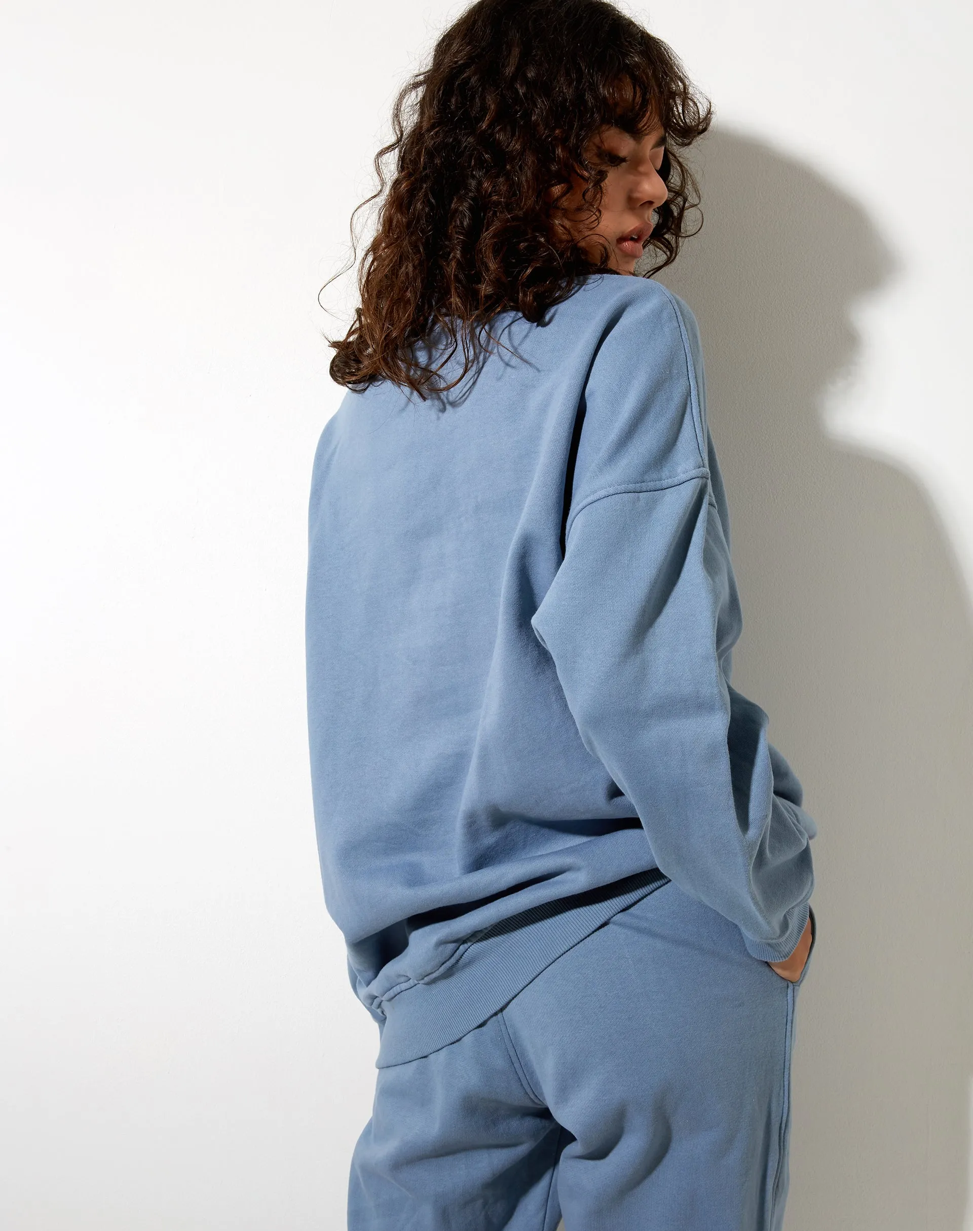 Glo Sweatshirt in Powder Blue Memories Embro