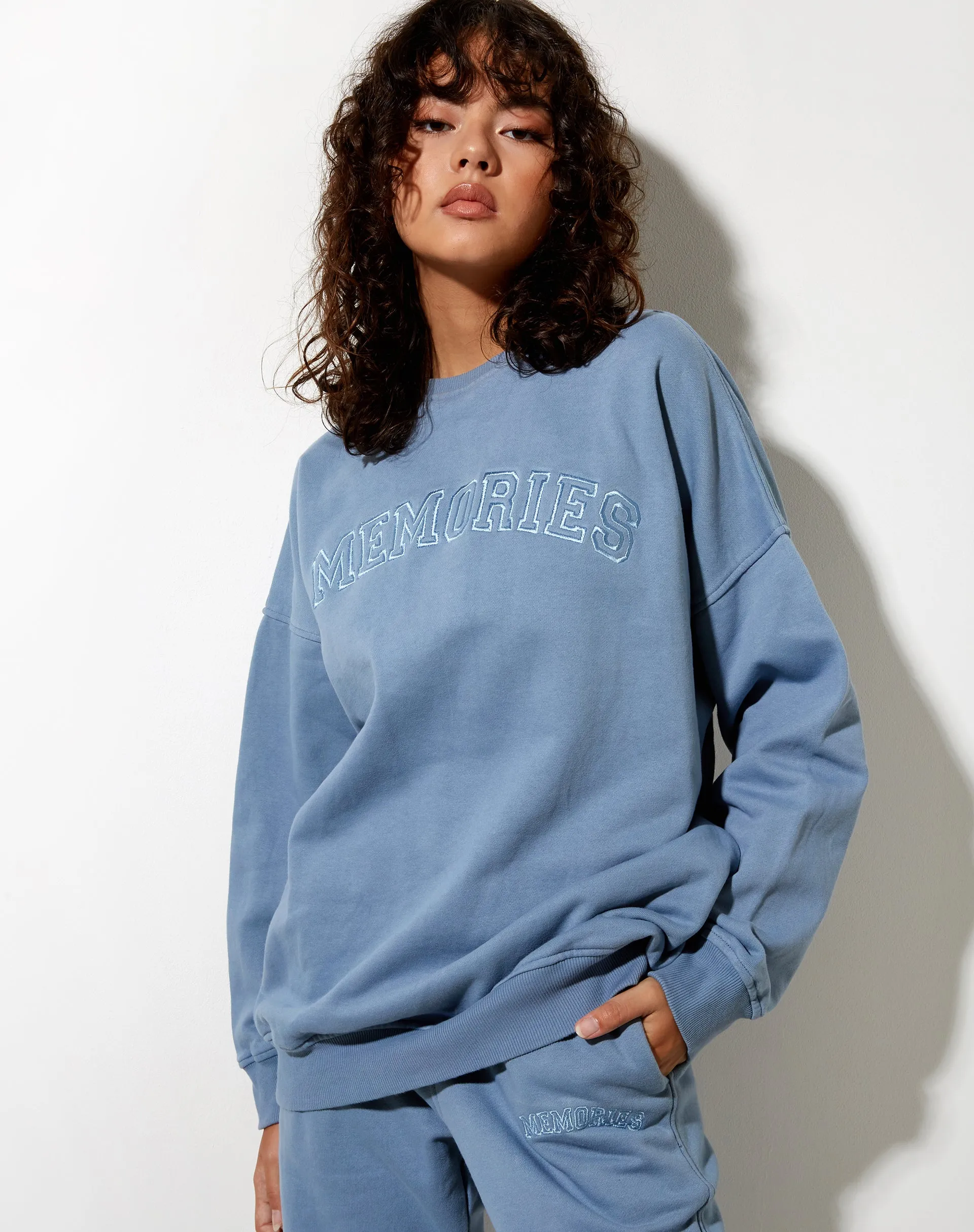 Glo Sweatshirt in Powder Blue Memories Embro